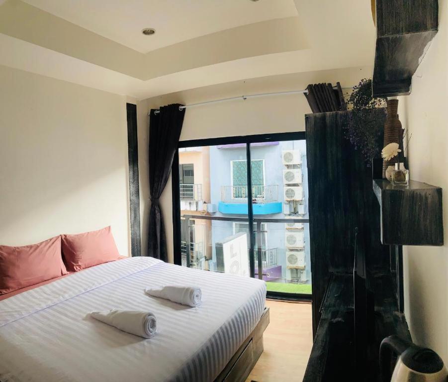 Beachwalk Patong Ngoại thất bức ảnh